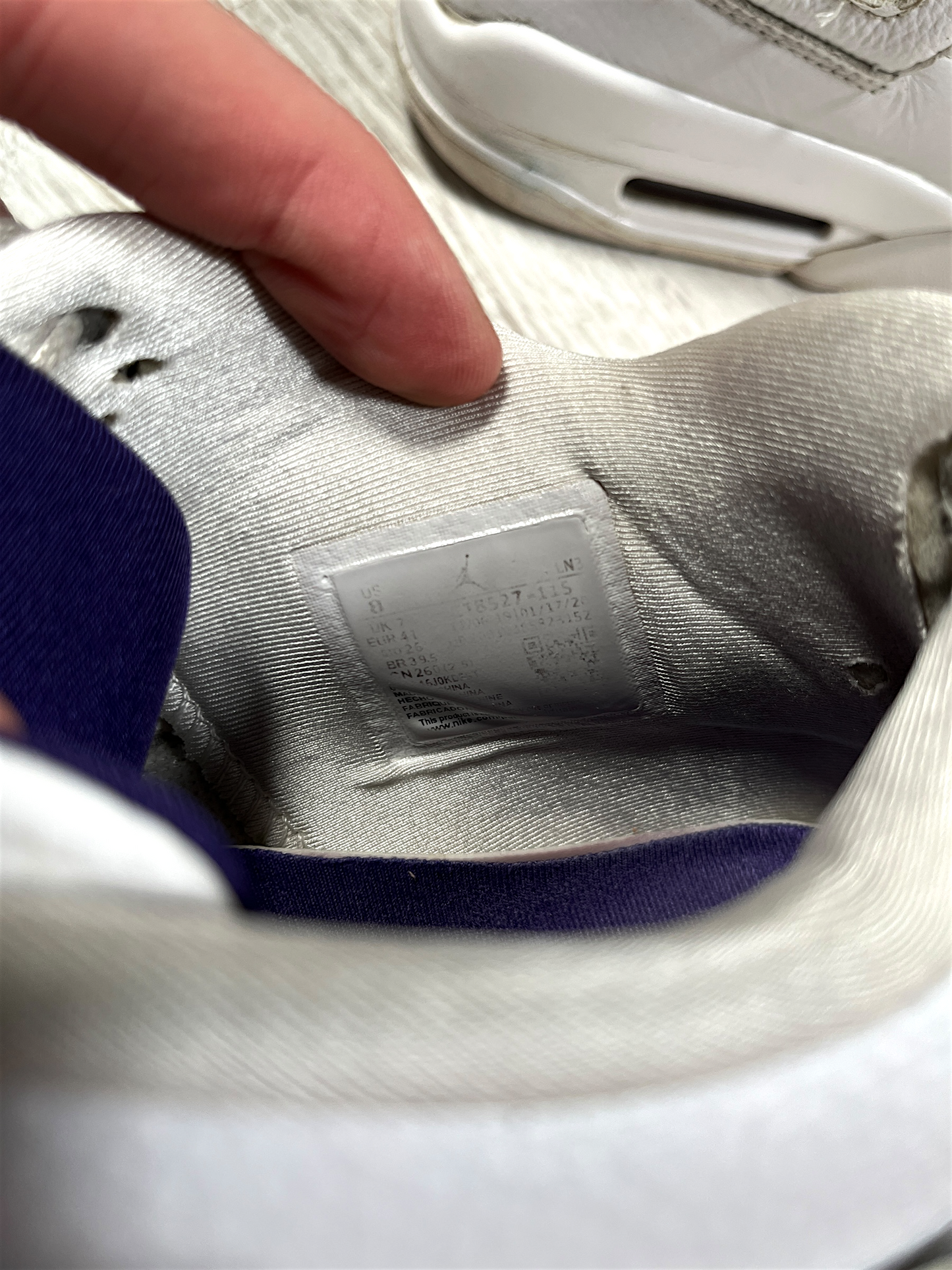 Jordan 4 Retro „Metallic Purple“ (EU 41)