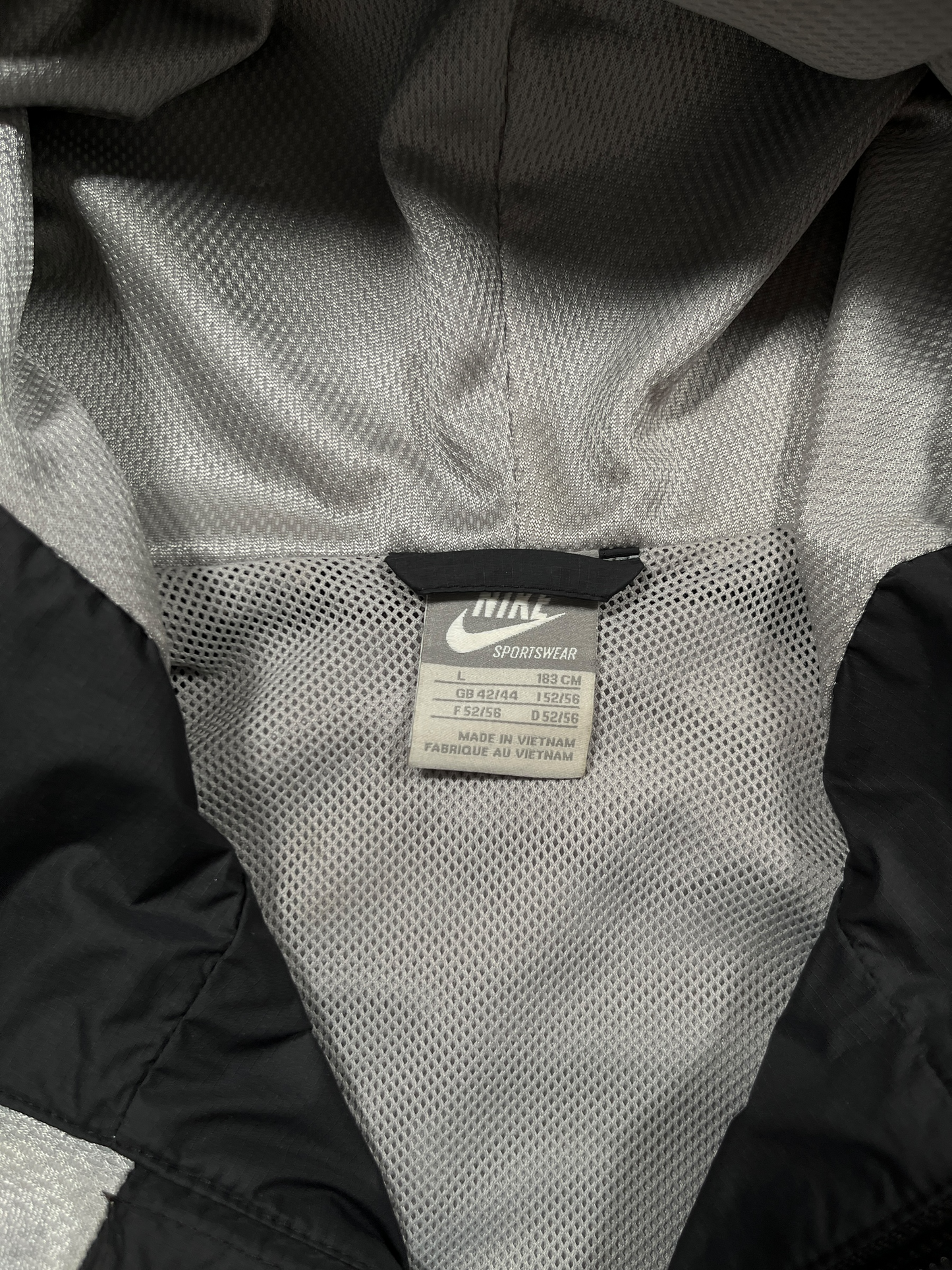 Nike Seltene Trainingsjacke (L)