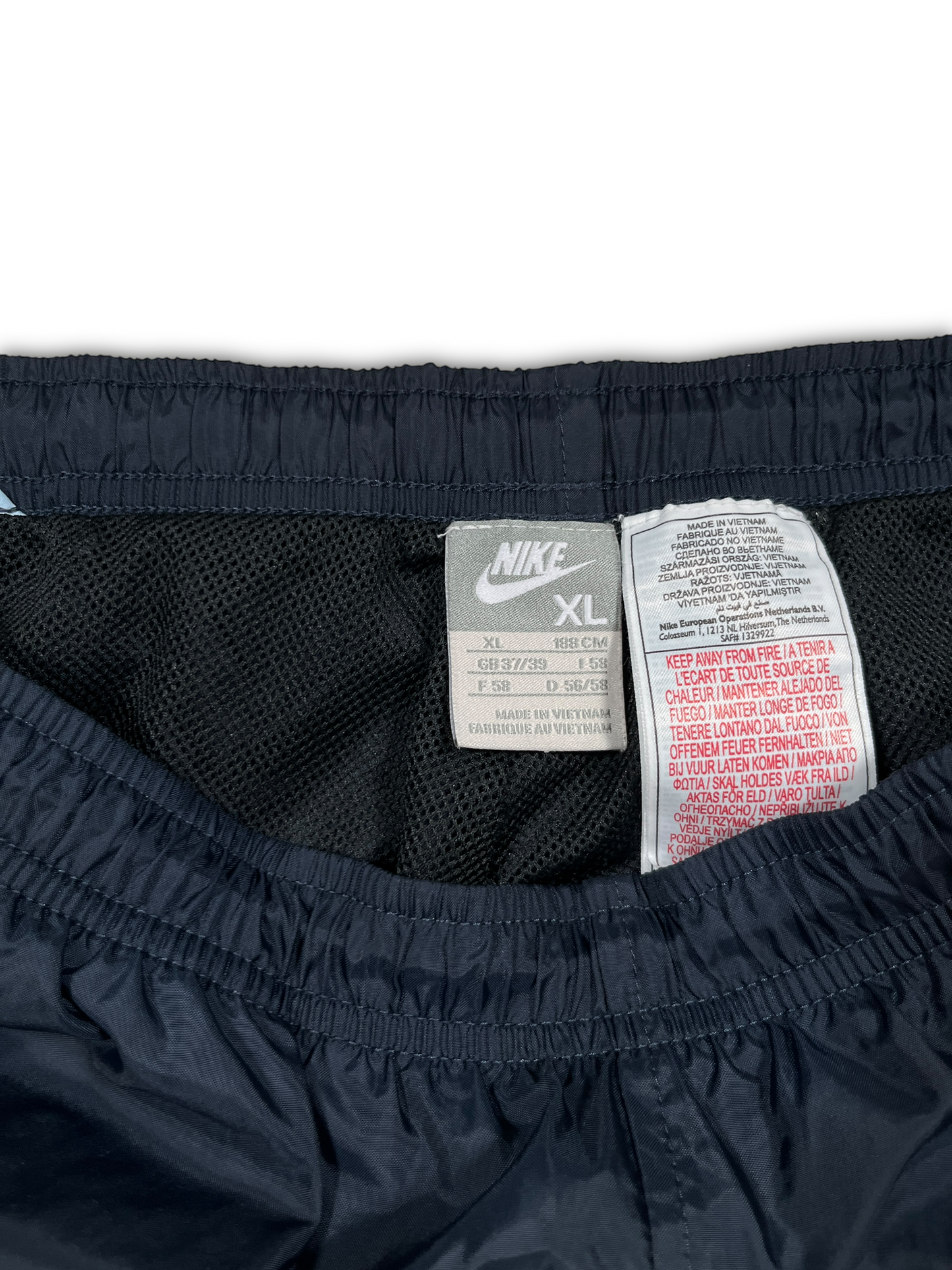 Nike Seltene Trainingshose (XL)